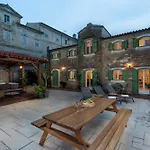 Casa Histria モトヴン